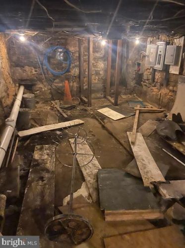 3230 Front St, Philadelphia PA 19140-5806 exterior