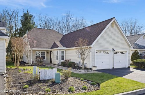 113 Almond Rd, East Freehold NJ 07728-4055 exterior