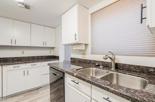 1164 Cheryl Dr, Phoenix AZ 85028-4412 exterior