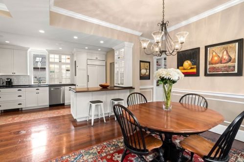 112 Pleasant St, Newton MA 02459-1810 exterior