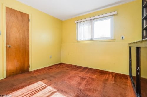 5 Hillside Dr, Clinton NJ 08809-1213 exterior