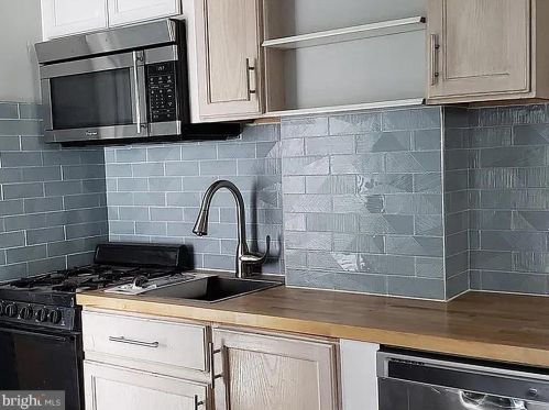 324 18 St, Philadelphia PA 19140-1014 exterior