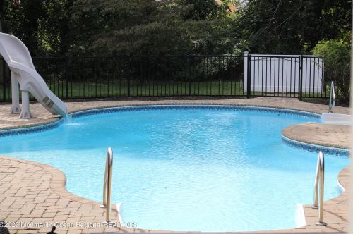 17 Carriage Dr, Middletown NJ 07748-3504 exterior