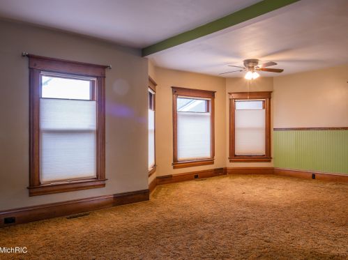 320 Elizabeth St, Sylvan Beach MI 49461-1311 exterior