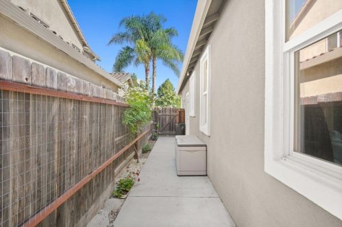 1272 Paseo Belleza, Turlock CA 95382-7396 exterior