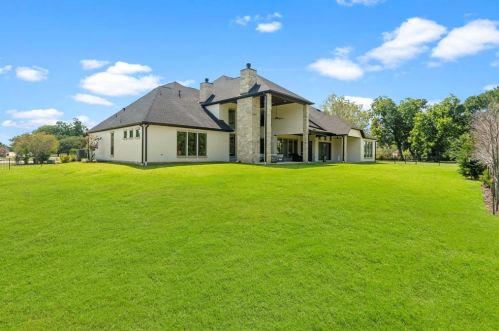 33218 Waltham Xing, Fulshear TX 77441-4205 exterior