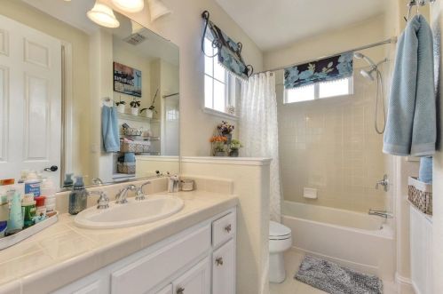 1009 Sandwick Way, Folsom CA 95630-6127 exterior