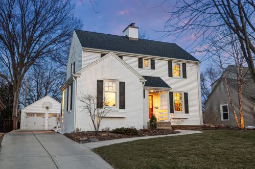 2570 96th St, Milwaukee, WI 53226-1757