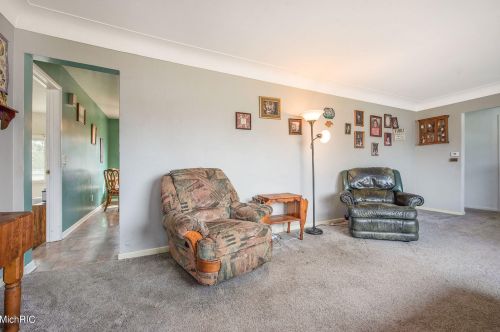 6118 Plainfield Ave, Kalamazoo, MI 49048-9446