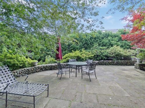 77 Montrose St, Newton MA 02458-2718 exterior