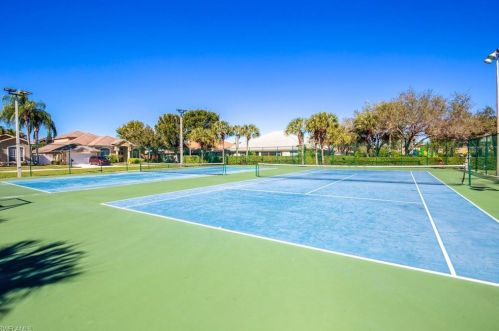 8413 Holw Brk Cir, Naples FL 34119-9724 exterior