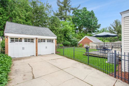 1541 Groton Rd, Grand Rapids MI 49506-4784 exterior