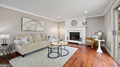 12524 Misty Water Dr, Herndon VA 20170-5702 exterior