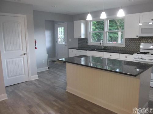 131 Player Ave, Edison NJ  08817-5003 exterior