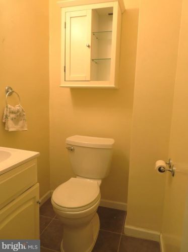 350 Krams Ave, Philadelphia PA 19128-4733 exterior