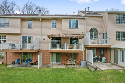 509 Newport Dr, Pittsburgh PA  15235-3228 exterior