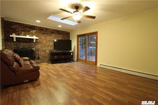 19 Cherokee Ln, Commack, NY 11725-4603