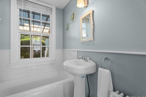 60 Elm St, Deep River CT 06417-1687 exterior