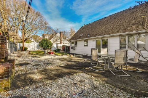 57 Arcadia Dr, Huntington Station NY 11746-6935 exterior