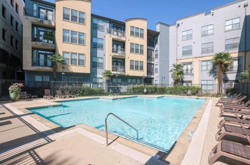 400 17th St, Atlanta GA  30363-1045 exterior