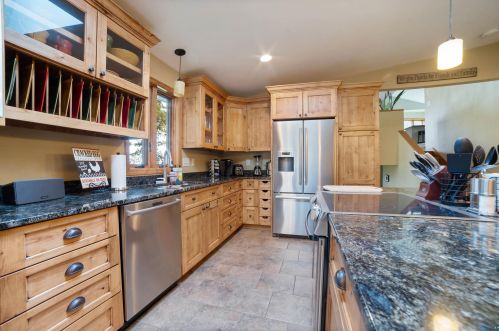 5278 Lakewood Rd, Duluth MN 55804-2817 exterior