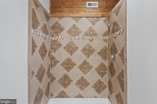 3432 Memorial St, Alexandria VA 22306-1548 exterior