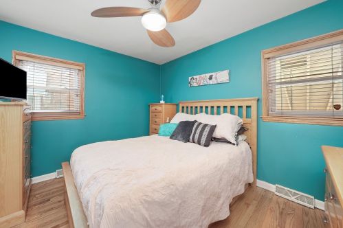 6625 64 St, Chicago IL 60638-4915 exterior