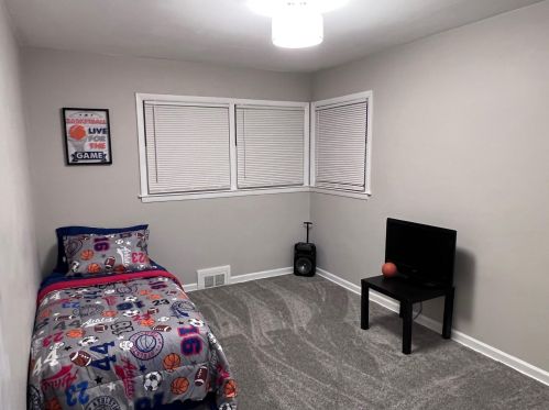 7376 Potomac Ave, Milwaukee WI 53222-2024 exterior