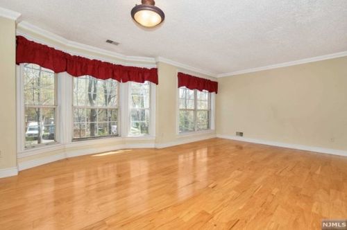 1224 Mulberry Dr, Mahwah NJ  07430-2342 exterior