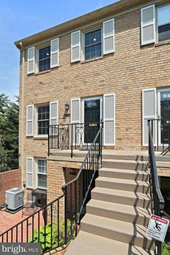 3259 Sutton Pl, Washington, DC 20016-7534