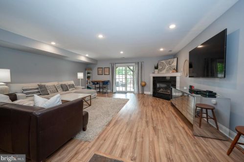 328 Lemonte St, Philadelphia PA 19128-4520 exterior