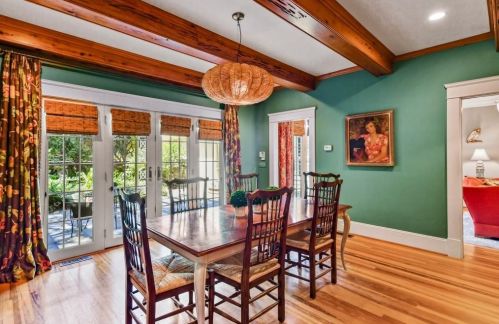 30 Golf Cir, Atlanta GA 30309-2709 exterior