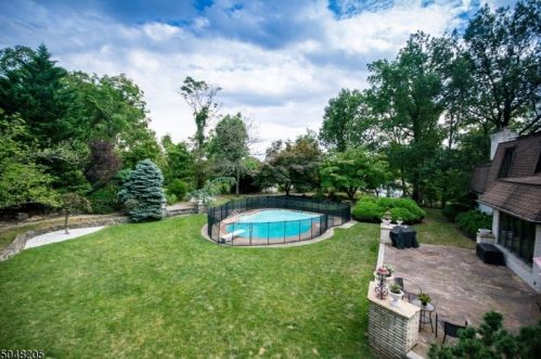 22 Patriots Trl, Paterson, NJ 07512-1614