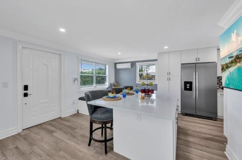 821 91 Ave, Naples FL 34108-2426 exterior