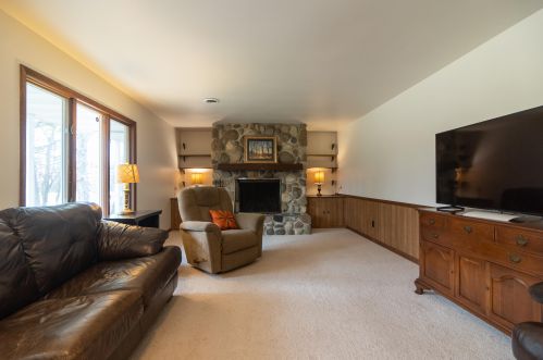 8733 Spruce Rd, Milwaukee WI 53217-1520 exterior