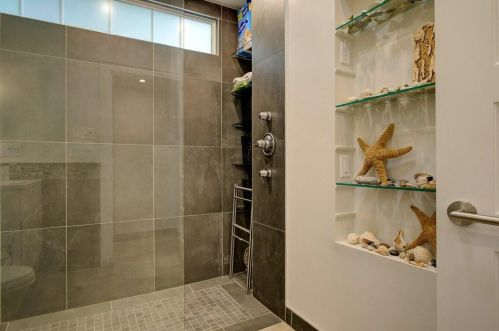 1 Indian Ter, Middletown RI 02842-5721 exterior