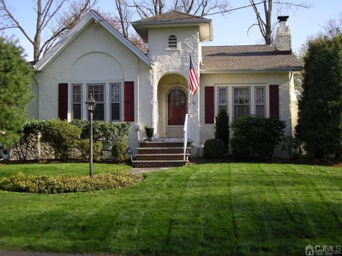 66 Spring St, Edison, NJ 08820-2438