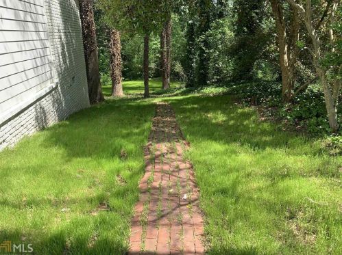 2565 Hawthorne Dr, Atlanta GA 30345-2039 exterior