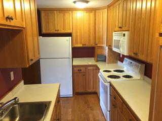 1314 Landmark Trl, Hopkins MN  55343-7912 exterior