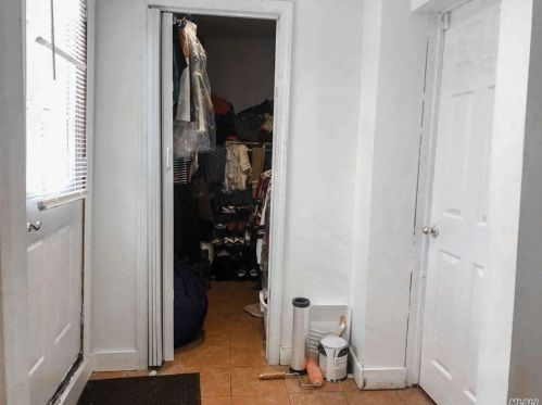 6 Vondran St, Huntington Station NY exterior