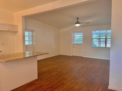 527 Broxburn Ave, Tampa FL  33617-7823 exterior