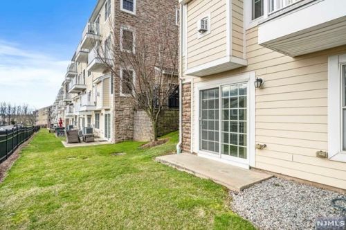 33 Forshee Cir, Montvale NJ 07645-1781 exterior