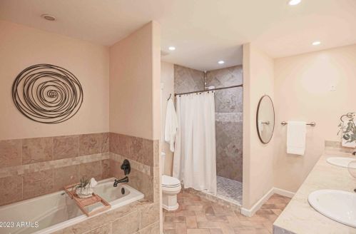 902 Claremont St, Phoenix AZ  85013-1360 exterior