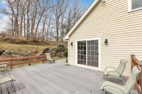 19 Cornwall Rd, Norwalk CT 06850-1807 exterior