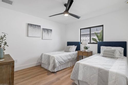 673 97 Ave, Naples FL 34108-2280 exterior