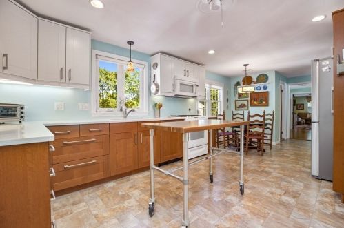 1070 Washington St, Canton, MA 02021-2123