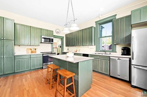 2240 Roslyn Ave, Duluth MN 55803-2330 exterior