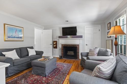 32 Old Belden Hl Rd, Wilton CT 06897-4218 exterior