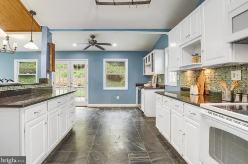 1210 Chambliss St, Alexandria, VA 22312-3018