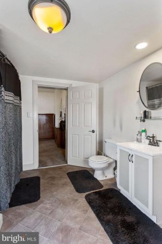 126 Chestnut St, Hanover PA 17331-2244 exterior